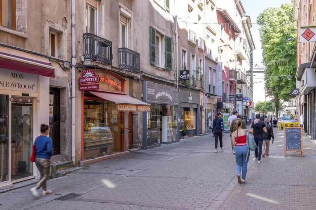 Saint Jacques Your Host Helper Grenoble Bagian luar foto