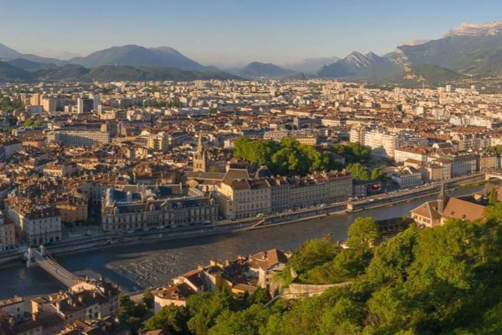 Saint Jacques Your Host Helper Grenoble Bagian luar foto