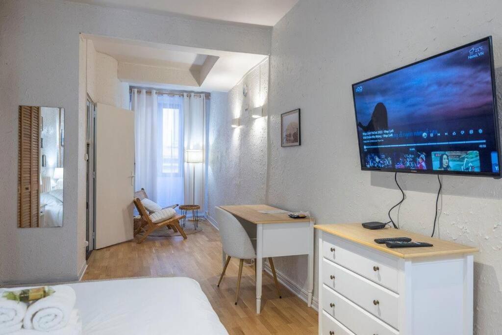 Saint Jacques Your Host Helper Grenoble Bagian luar foto